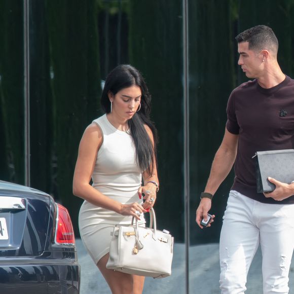Cristiano Ronaldo et sa compagne Georgina Rodriguez se balaent dans les rues de Madrid, espagne, le 17 juin 2023.