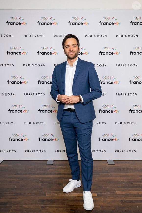 Dans une interview accordée à "Télé Star", il confie que ce nouveau rôle est à la fois très épanouissant et exigeant. 

Samuel Ollivier lors de la présentation des journalistes et chroniqueurs de France Télévisions pour les Jeux Olympiques 2024 au musée de l'Homme à Paris, le 11 juin 2024.
© Pierre Perusseau / Bestimage