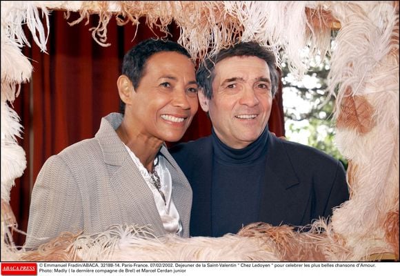 Maddly Bamy, la dernière compagne de Jacques Brel, avec Marcel Cerdan junior à Paris-France. Le 7 février 2002. © Emmanuel Fradin/Abaca
