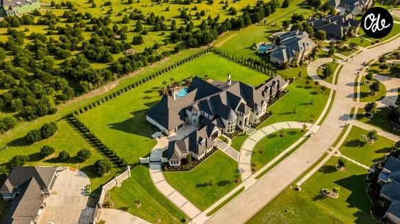 Sa lucidité s'est rapidement confirmée puisque l'administration fiscale a immédiatement prélevé 60 % de la somme au titre des droits de succession entre parents éloignés. 

Crédit : Unsplash