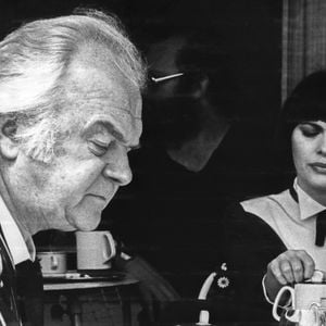 Mireille Mathieu et son manager Johnny Stark à Saarbrücken le 23 mai 1979. © Hans Dürrwald/DPA/ABACAPRESS.COM