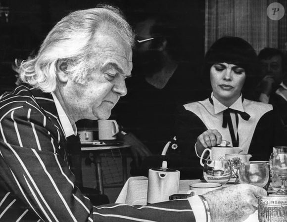 Mireille Mathieu et son manager Johnny Stark à Saarbrücken le 23 mai 1979. © Hans Dürrwald/DPA/ABACAPRESS.COM