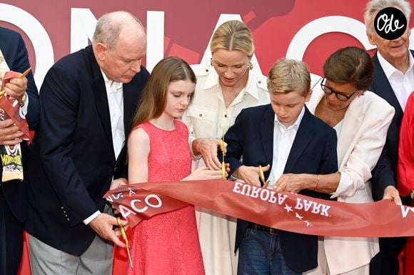 Le prince Albert II de Monaco, la princesse Charlène de Monaco, la princesse Gabriella de Monaco, comtesse de Carladès, et le prince Jacques de Monaco, marquis des Baux, assistent à l’inauguration de l’espace thématique consacré à la Principauté de Monaco à Europa-Park, à Rust, en Allemagne, le 29 juin 2026. © Dana Press/Bestimage