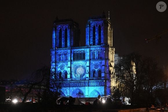 Cette photo montre la cathédrale Notre-Dame de Paris restaurée lors d'une grande cérémonie d'inauguration à Paris, en France. Cinq ans après avoir été dévastée par un incendie, la cathédrale Notre-Dame de Paris restaurée a officiellement rouvert ses portes samedi lors d'une grande cérémonie d'inauguration à laquelle ont assisté des dirigeants du monde entier, des croyants et des non-croyants. Photo by Julien Mattia/Xinhua/ABACAPRESS.COM