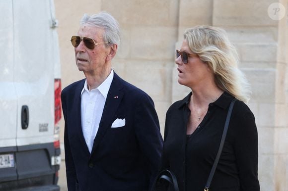 Jean-Claude Narcy et sa compagne Alice Bertheaume - Arrivées aux obsèques de Philippe Labro en l'église de Saint-Germain-des-Prés à Paris le 13 juin 2025. © Dominique Jacovides - Christophe Clovis / Bestimage