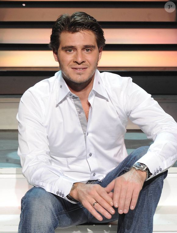 Celui qui reprend les titres de son père sur scène, tout comme son frère Julien...

Julien Dassin lors de la présentation de la nouvelle comédie musicale mise en scène par Christophe Baratier 'Il Etait Une Fois Joe Dassin' au Grand Rex à Paris, France le 29 septembre 2010. Photo by Giancarlo Gorassini/ABACAPRESS.COM