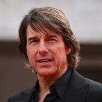 Tom Cruise en couple avec une actrice bien plus jeune ? Ça se confirme avec des photos main dans la main...
