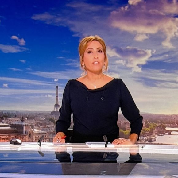 Léa Salamé subit de vives critiques depuis ses débuts au 20 heures de France 2.

Captures d'écran - Léa Salamé présente son premier journal de 20 heures sur France 2. © Alain Guizard / Bestimage