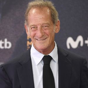 Il explique avoir appris à ne plus craindre le regard des autres et à exprimer plus librement ses pensées.

Vincent Lindon - Arrivées à la première du film "Les Misérables" lors du 74ème Festival du Film de Saint-Sébastien.
Action Press / Bestimage