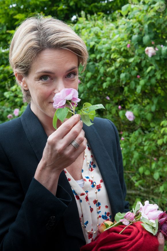 Julie Andrieu assiste au Bapteme De La Rose Julie Andrieu à 'La Roseraie De Provins, à Provins, Seine-Et-Marne, France, le 1er juin 2016. Photo par Helder Januario/ABACAPRESS.COM