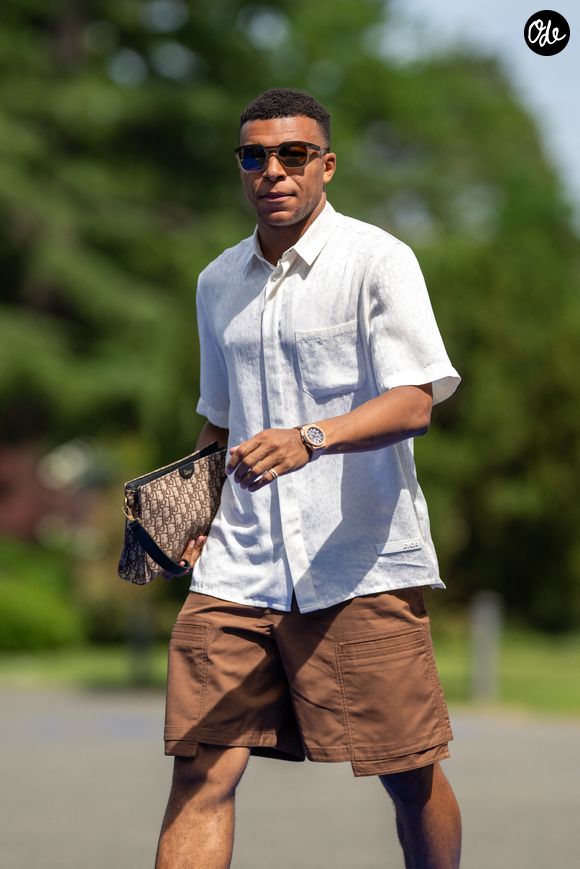 Kylian Mbappé - Les joueurs de l'équipe de France de football arrivent au centre d'entraînement de la Fédération française de football (FFF) à Clairefontaine-en-Yvelines, au sud-ouest de Paris, en vue de la Coupe du monde de la FIFA 2026, le 29 mai 2026. © Pierre Perusseau/Bestimage