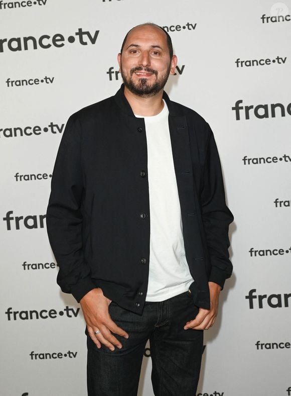 Karim Rissouli au photocall pour la conférence de presse de rentrée de France TV à la Grande Halle de la Villette à Paris, France, le 6 juillet 2022. © Coadic Guirec/Bestimage