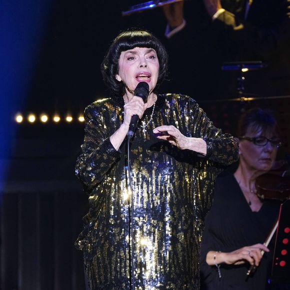 La chanteuse Francaise Mireille Mathieu en direct lors d'un concert de sa tournée d'adieu Goodbye my Love Goodbye au Kuppelsaal de Hanovre en 2024 ©Imago / Panoramic / Bestimage