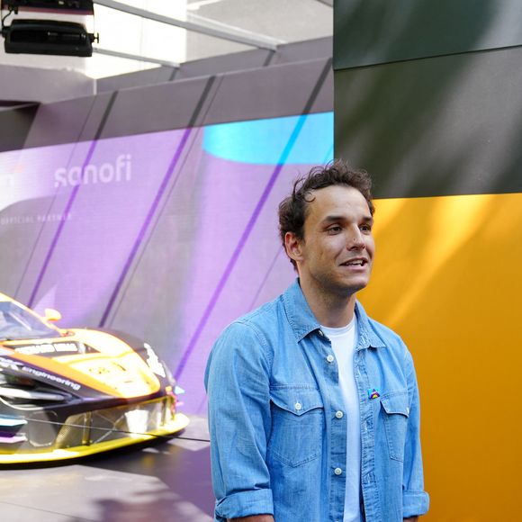 Malgré son admiration pour le programme, il assure avoir toujours refusé et ne compte pas changer d’avis.

Théo Curin lors du dévoilement de la voiture "McLaren Racing x Sanofi pour la course pour vaincre la méningite" des 24h du Mans, à Paris, France, le 29 avril 2025. 

© Anne-Sophie Guebey/Bestimage
