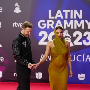 David Guetta et sa compagne Jessica Ledon, enceinte, lors du photocall de la cérémonie des "Latin Grammy Awards 2023" à Séville, le 16 novembre 2023.
