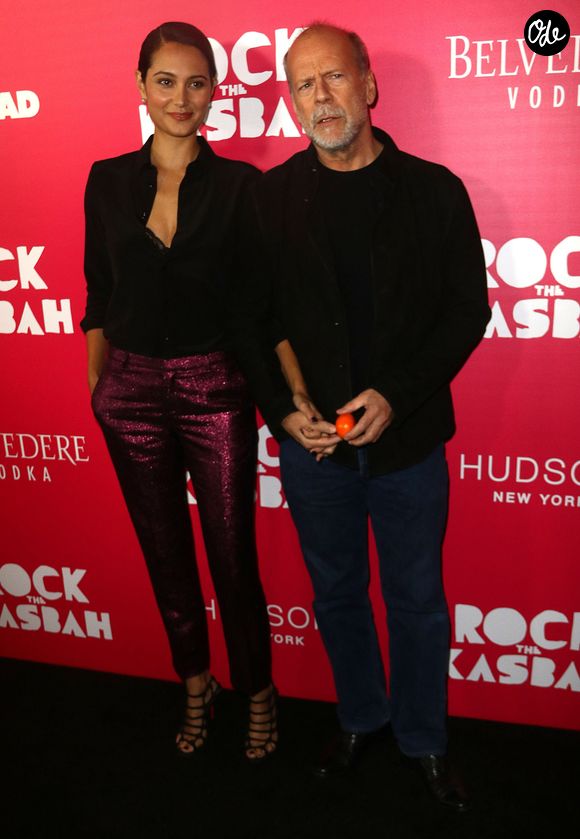 Elle se remémore sa rencontre avec l'acteur et leurs belles années, avant l'annonce du diagnostic. 

Bruce Willis et sa femme Emma Heming Willis à la première de 'Rock The Kasbah' à New York, le 19 octobre 2015
FAMEFLYNET / BESTIMAGE