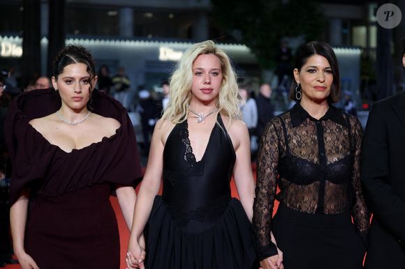 Sonia Faïdi, Kim Higelin (Bijoux Tasaki), Carole Lambert - Montée des marches du film " Sanguine " lors du 79ème Festival International du Film de Cannes, le 14 mai 2026. © Jacovides-Moreau / Bestimage