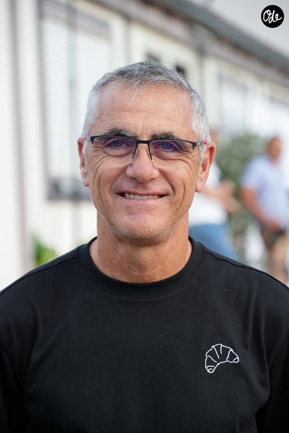 L'ancien champion propose ainsi à ses admirateurs de partager une sortie à vélo avec lui les 3 et 4 octobre dans le Beaujolais.

Laurent Jalabert - Les célébrités lors de “L'Etape du Coeur” de l’association Mécénat Chirurgie Cardiaque en collaboration avec le Tour de France entre le circuit de Nevers Magny-Cours et Chalon-sur-Saône le 15 juillet 2026. © Anne-Sophie Guebey/Bestimage