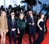 Mais s'il était si bien accompagné, Vincent Cassel était avant tout présent à Cannes pour le travail. L'acteur venait y présenter en compétition officielle Histoires Parallèles, le nouveau long-métrage très attendu du réalisateur iranien multiprimé, Asghar Farhadi.

Pierre Niney, Virginie Efira, Alexandre Mallet-Guy, Catherine Deneuve, Vincent Cassel, India Hair, Isabelle Huppert, Asghar Farhadi et Adam Bessa - Montée des marches du film " Histoires parallèles " lors du 79ème Festival International du Film de Cannes, le 14 mai 2026. © Olivier Borde / Bestimage