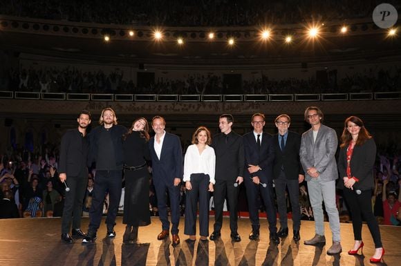 Ce long-métrage d'aventure repose sur un casting 5 étoiles mené par un excellent Pierre Niney. À ses côtés, des comédiens de choix  Laurent Laffite, Bastien Bouillon, Vassili Schneider, Anaïs Demoustier ou encore Anamaria Vartolomei. 

Exclusif - Pierre Niney, guest, Anamaria Vartolomei, Patrick Mille, guest, Julien De Saint Jean, Alexandre de La Patellière, Matthieu Delaporte, guest lors de l'avant-première du film "Le Comte de Monte-Cristo" au Grand Rex à Paris le 20 juin 2024.

© Coadic Guirec / Olivier Borde / Bestimage