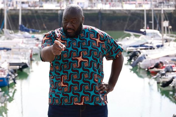 Après sa libération, il s’était fait connaître sur les réseaux sociaux en tant que champion de Puissance 4.

Bruce Dombolo de la série Grand Palais
La 25e édition du Festival de la fiction télé de La Rochelle, samedi 16 septembre 2023. © Christophe Aubert via Bestimage