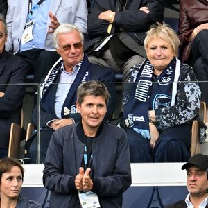 Michel Denisot, Thomas Sotto - Célébrités lors du match de football de Ligue 1 McDonald's entre le Paris FC contre Metz (3-2) au stade Jean Bouin à Paris le 31 aout 2025. © Lionel Urman/Bestimage