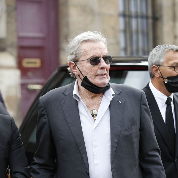 L’acteur avait un dernier vœu avait de partir

Alain Delon - Obsèques de Jean-Paul Belmondo en en l'église Saint-Germain-des-Prés, à Paris le 10 septembre 2021.

© Cyril Moreau / Bestimage