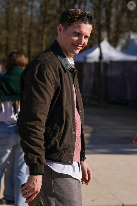 Raphael Quenard assiste au défilé Christian Dior lors de la Fashion Week Womenswear Automne/Hiver 2026-2027 le 3 mars 2026 à Paris, France. © Lucia Sabatelli/Bestimage