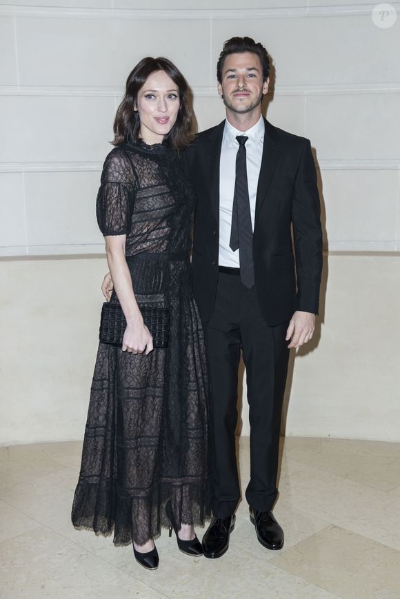 Gaspard Ulliel et Gaëlle Pietri - Photocall lors du deuxième défilé Chanel "Métiers d'Art" au Ritz à Paris, France, le 6 décembre 2016. Cette collection destinée à mettre en valeur le précieux savoir-faire des ateliers Chanel (bottier, plisseur, plumassier, brodeur, ...).
© Olivier Borde/Bestimage