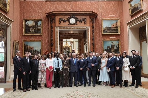 George Clooney et Amal Clooney lors de la réception en l'honneur des lauréats des King's Trust Awards au palais de Buckingham le 25 juin 2025  Stefan Rousseau/WPA-Pool/Bestimage