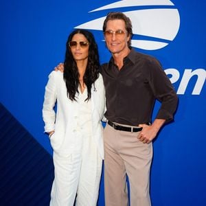 Le jeune homme est le fils aîné de Matthew McConaughey et de la créatrice brésilienne, également mannequin, Camila Alves.

Matthew McConaughey et son épouse Camila Alves lors de l'US Open de tennis, à New York, le 11 septembre 2026. © STARMAX / BESTIMAGE