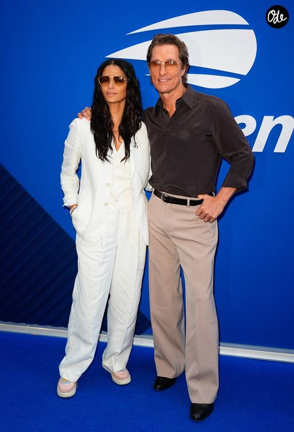 Le jeune homme est le fils aîné de Matthew McConaughey et de la créatrice brésilienne, également mannequin, Camila Alves.

Matthew McConaughey et son épouse Camila Alves lors de l'US Open de tennis, à New York, le 11 septembre 2026. © STARMAX / BESTIMAGE