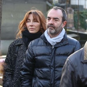 Bruno Solo et sa femme Veronique aux obèques de Jean-Louis Foulquier au cimetière de Montmartre a Paris, le 14 décembre 2013.

Denis Guignebourg / Bestimage