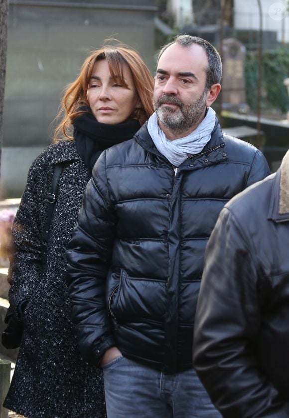 Bruno Solo et sa femme Veronique aux obèques de Jean-Louis Foulquier au cimetière de Montmartre a Paris, le 14 décembre 2013.

Denis Guignebourg / Bestimage