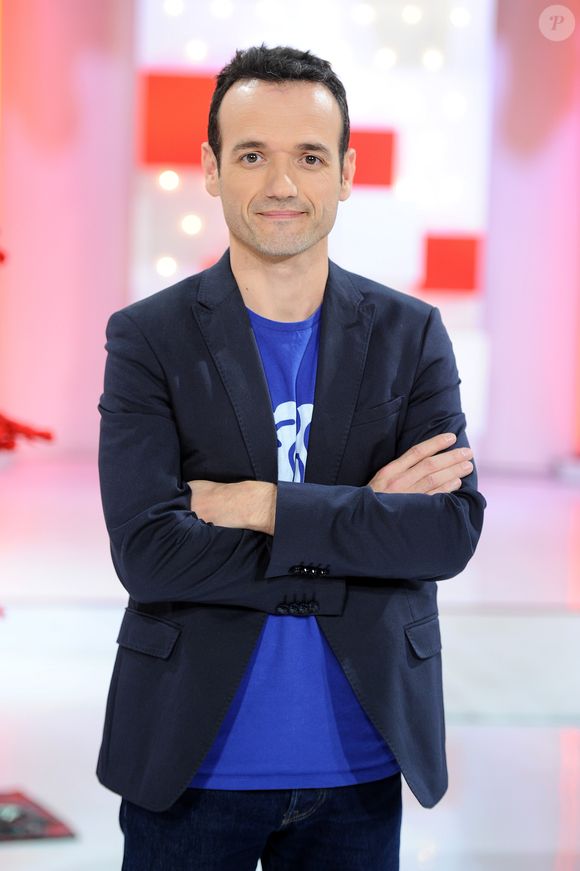 Le mentaliste Fabien Olicard lors de l'enregistrement de l'émission "Vivement Dimanche Prochain" présentée par M.Drucker et diffusée le 30 décembre 2018 sur France 2. 
© Guillaume Gaffiot / Bestimage
