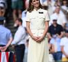 Présente lors de la finale des femmes au tournoi de tennis de Wimbledon qui s'est tenu le samedi 12 juillet 2025, la princesse de Galles était tout simplement à couper le souffle dans une tenue couleur crème qui soulignait son sourire radieux, laissant comprendre la joie qu’elle ressentait d’être présente pour ce moment.
La princesse Catherine (Kate) Middleton, princesse de Galles, assiste à la finale féminine des championnats de Wimbledon, 13ème journée à Wimbledon le 12 juillet 2025 © Mirrorpix / Bestimage