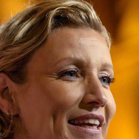 Alexandra Lamy lors de la cérémonie d'ouverture de la 15ème édition du festival Lumière à la Halle Tony Garnier de Lyon.

Photo par Sandrine Thesillat / Panoramic / Bestimage