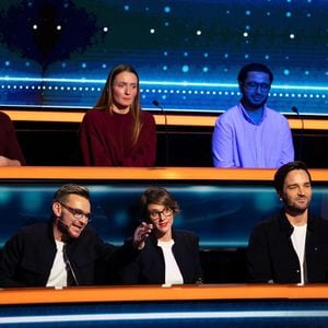 Exclusif - Melanie Taravant, Samuel Olivier, Jean-Philippe Janssens (Jeanfi Janssens), lors de l'enregistrement de l'émission "100% Logique", présentée par C.Féraud et diffusée le 4 avril sur France 2, à Saint Denis, France, le 2 décembre 2025. © Jeremy Melloul/Bestimage