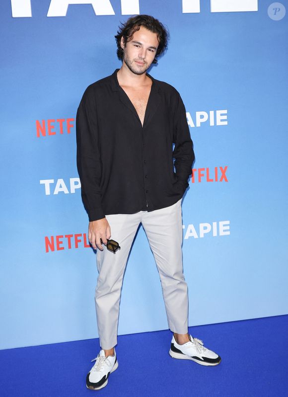 Il s'agit d'Anthony Colette, ressorti grand gagnant avec Natasha St-Pier la saison dernière.

Anthony Colette - Avant-première Netflix de la série "Tapie" à l’UGC Normandie Paris le 11 septembre 2023. © Coadic Guirec/Bestimage