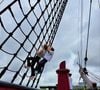 Seize clichés et vidéos montrent vélos, bateau pirate et moments complices.
Photo Instagram de @nathaliepechalat, dimanche 30 août 2026