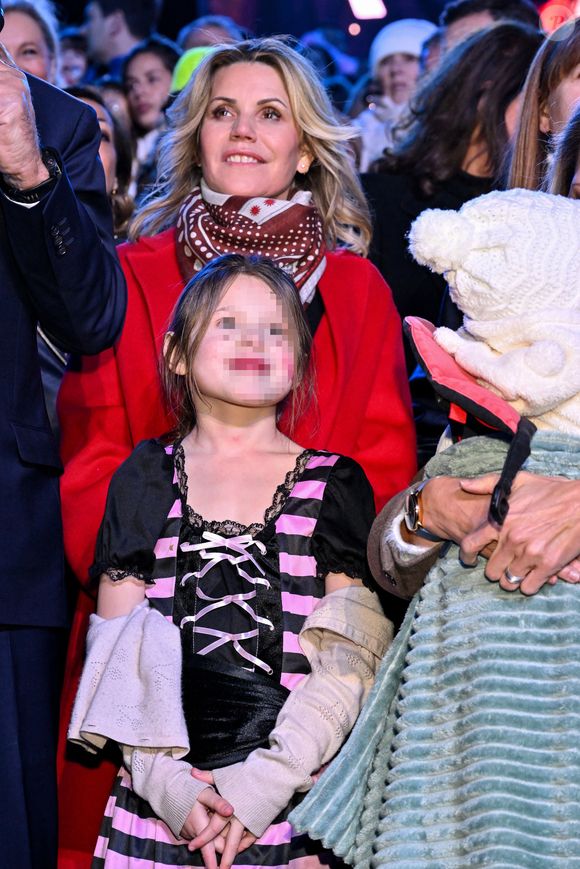 Laura Tenoudji Estrosi et sa fille Bianca durant la soirée d'ouverture de la 140eme édition du Carnaval de Nice "Roi des Oceans" à Nice, le 15 février 2025. © Bruno Bebert/Bestimage
