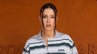 Cette astuce beauté toute simple, que beaucoup ignorent, a changé la façon dont Adèle Exarchopoulos se maquille