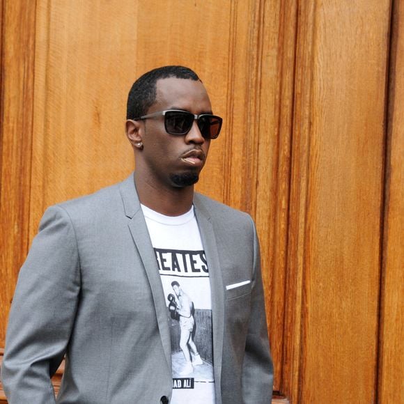 Le rappeur américain Sean P. Diddy Combs et sa nouvelle petite amie la chanteuse R&B Cassandra Ventura alias Cassie sont vus en train de faire du shopping à Paris, France, le 3 mars 2012. Photo par ABACAPRESS.COM