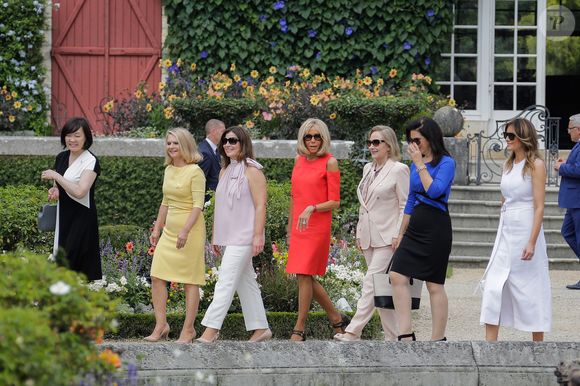 Akie Abe, la femme du premier ministre du Japon, Malgorzata Tusk, la femme du président du conseil de l'europe, Jenny Morrison, la femme du premier ministre de l'Australie, Brigitte Macron, Cecilia Morel, femme du président du Chili, Adele Malpass, femme du président du groupe de la banque mondiale, Melania Trump - Brigitte Macron et les conjoints visitent la ville de Espelette en marge du sommet du G7 à Biarritz le 25 août 2019.

© Thibaud Moritz / Pool / Bestimage
