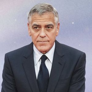George Clooney a annoncé la mort de sa sœur aînée Adelia "Ada" Zeidler. 

George Clooney à la Première du film "Jay Kelly" à Londres. © PsnewZ / Bestimage
