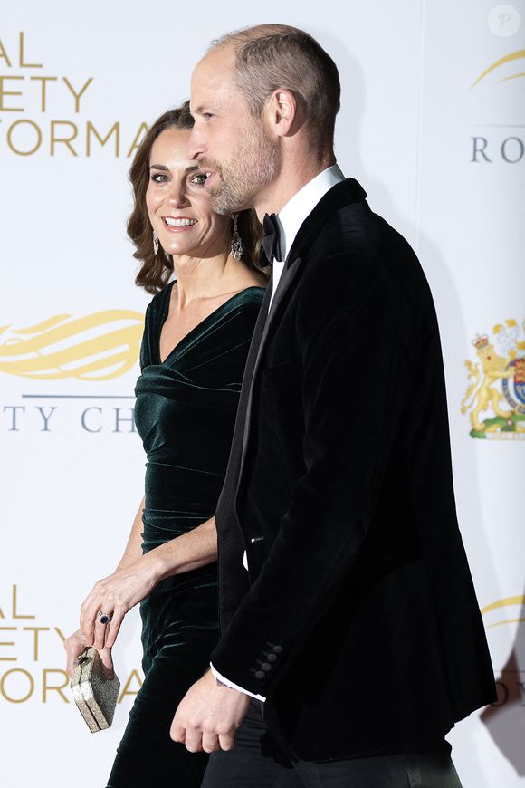 Le couple en a profité pour partager un message touchant sur Instagram. “Une soirée magique… Un puissant rappel de l’importance de soutenir les arts !”, ont-ils commenté.

Le prince William, prince de Galles, et Catherine (Kate) Middleton, princesse de Galles, assistent au Royal Variety Performance au Royal Albert Hall à Londres, Royaume Uni, le 19 novembre 2025. © Julien Burton/Bestimage