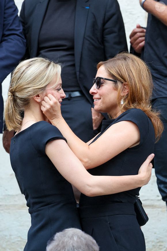 Léa Salamé, Audrey Crespo-Mara - Sorties des obsèques de Thierry Ardisson en l’église Saint-Roch de Paris, France, le 17 juillet 2025. © Clovis-Jacovides/Bestimage