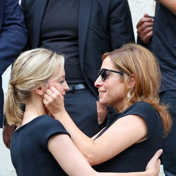 Léa Salamé, Audrey Crespo-Mara - Sorties des obsèques de Thierry Ardisson en l’église Saint-Roch de Paris, France, le 17 juillet 2025. © Clovis-Jacovides/Bestimage