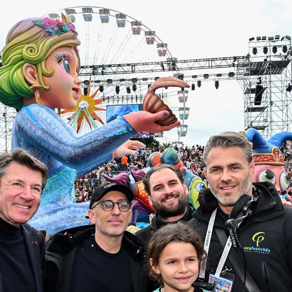 Gad Elmaleh a ouvert le premier corso carnavalesque en journée, en compagnie de Christian Estrosi, le maire de Nice, Laura Tenoudji Estrosi, leur fille Bianca, et Graig Monetti, l'adjoint au maire en charge de l'événementiel, durant la 140eme édition du Carnaval de Nice "Roi des Oceans" à Nice, le 23 février 2025© Bruno Bebert / Bestimage