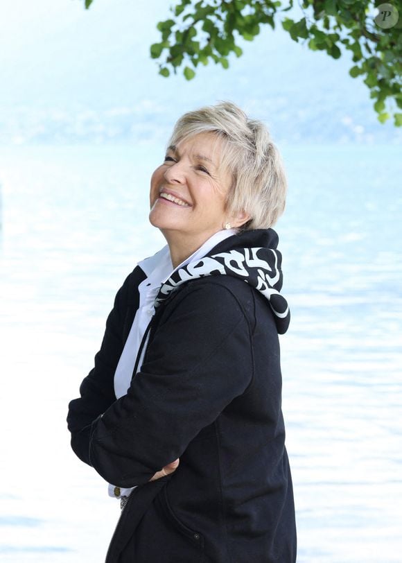 Exclusif - Véronique Jannot pose lors de la 4ème édition du festival cinéma français et gastronomie d'Aix-les-Bains, le 4 juin 2025. 
© Denis Guignebourg / Bestimage